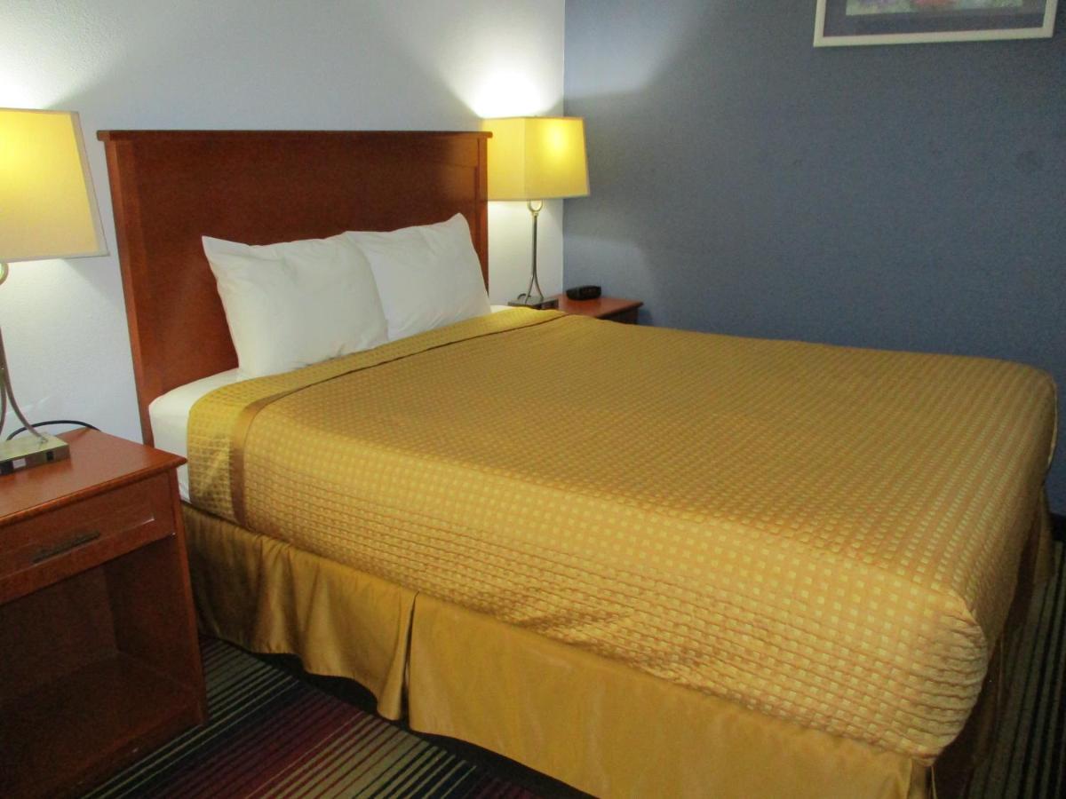 Travelodge By Wyndham Spirit Lake/Okoboji Экстерьер фото