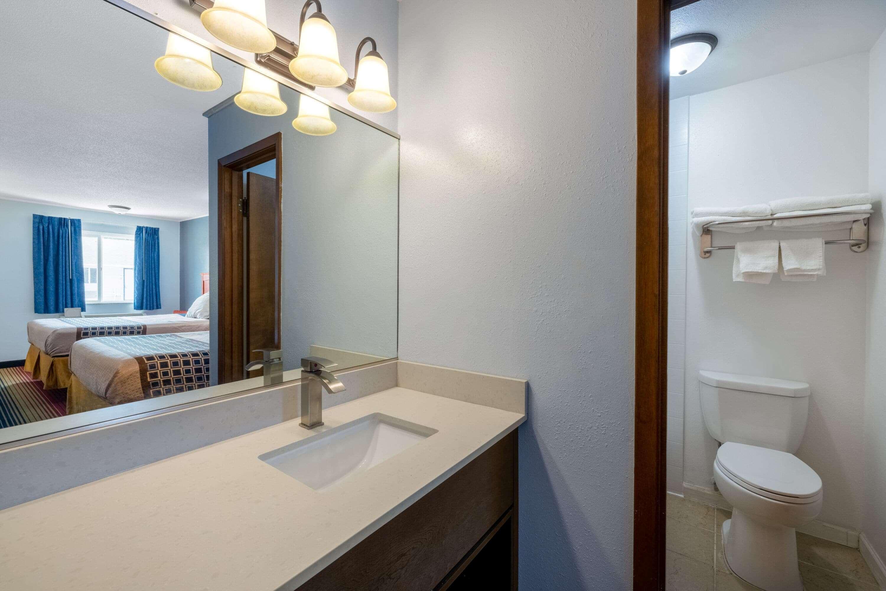 Travelodge By Wyndham Spirit Lake/Okoboji Экстерьер фото